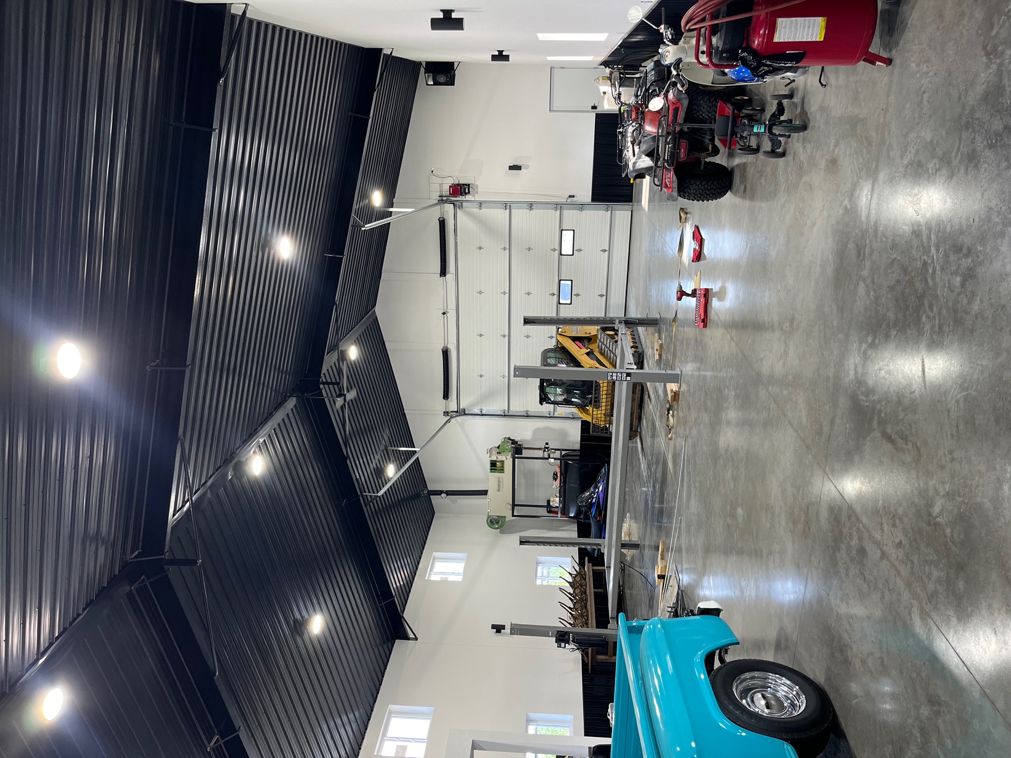 Spacious finished workshop